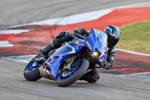 yamaha-oct24-25supersportr9-gallery2.jpg