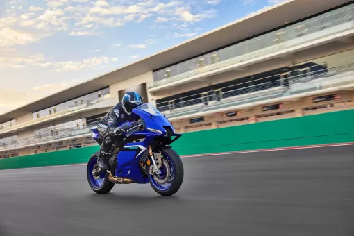 yamaha-oct24-25supersportr9-gallery5.jpg