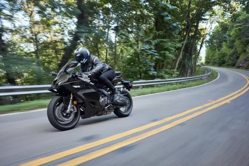 yamaha-oct24-25supersportr9-gallery12.jpg